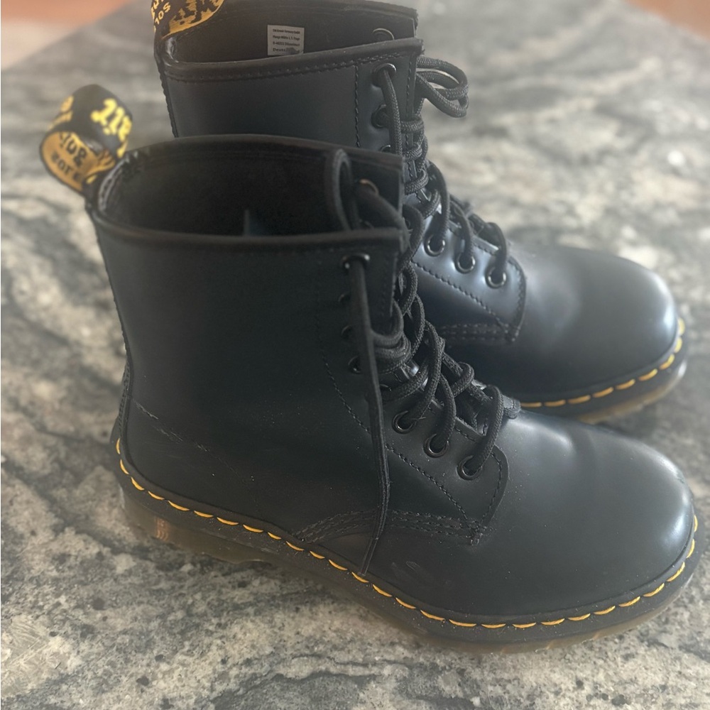 Dr Martens dark blue classic boot. Ladies 6 US